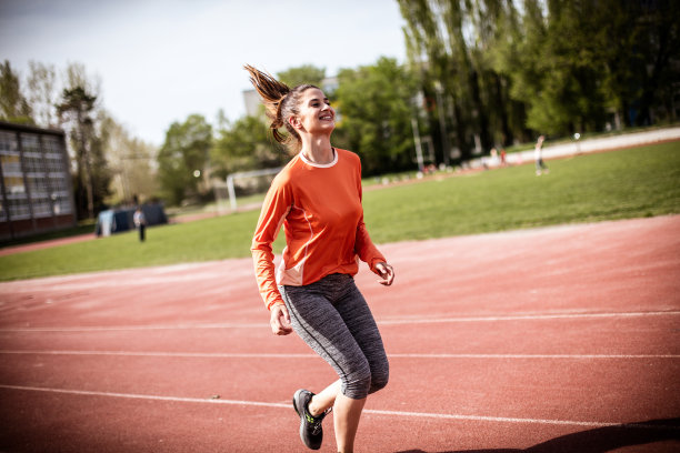 快乐地去跑步图片下载