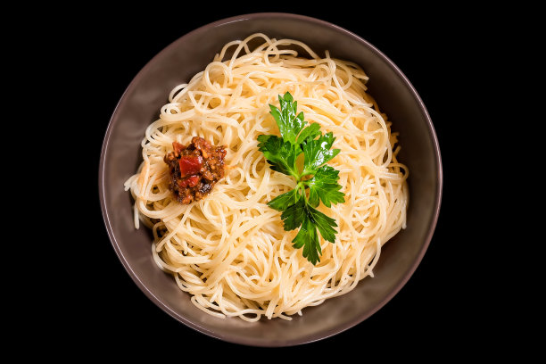 在黑色背景上粘贴特写。图片下载