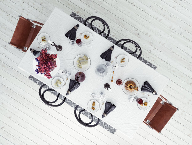 餐桌，斯堪的纳维亚风格的室内装饰图片下载