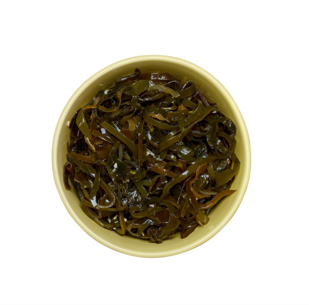 海藻和芝麻沙拉孤立在白色背景近景图片下载