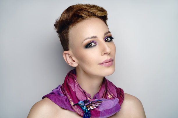 女人美容化妆图片下载