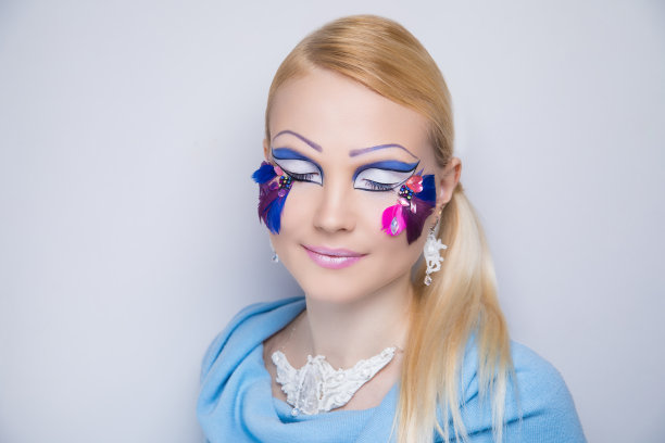 女人美容化妆图片下载