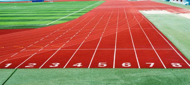 开始在运动场上跑动图片下载