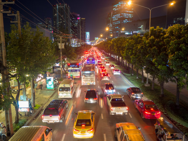 5月25日，泰国曼谷Ratchadapisek路出现下班后的交通拥堵图片下载