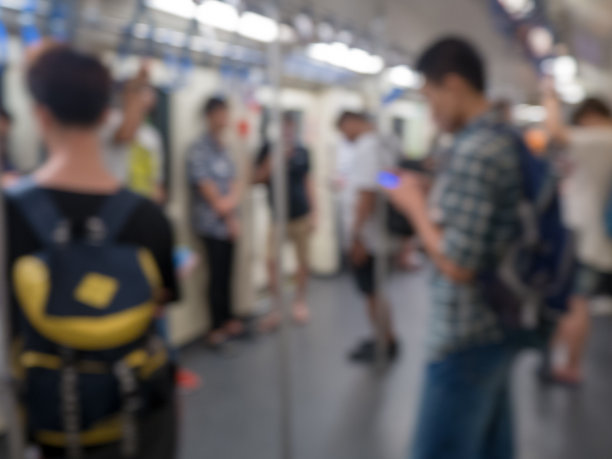 模糊乘坐地铁上班图片下载