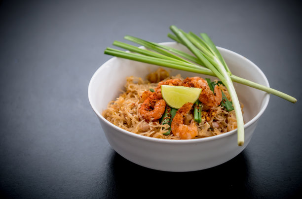 泰式炒河粉是很受游客欢迎的食物。泰式炒面泰式炒面泰式炒面泰式炒面泰式炒面泰式炒面图片下载