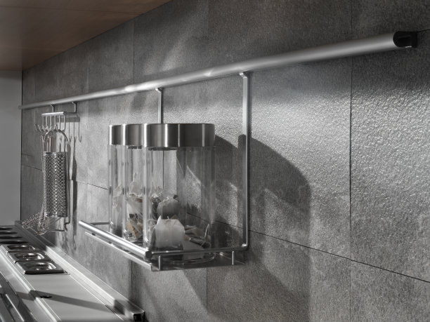 灰色石头厨房细节与花瓶图片下载