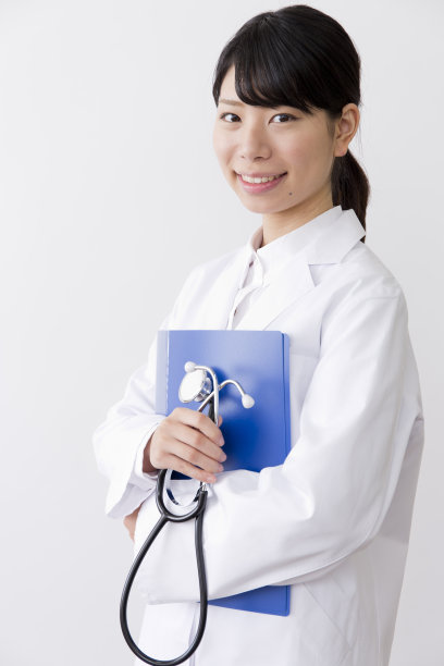 一个穿白色西装的女人图片下载