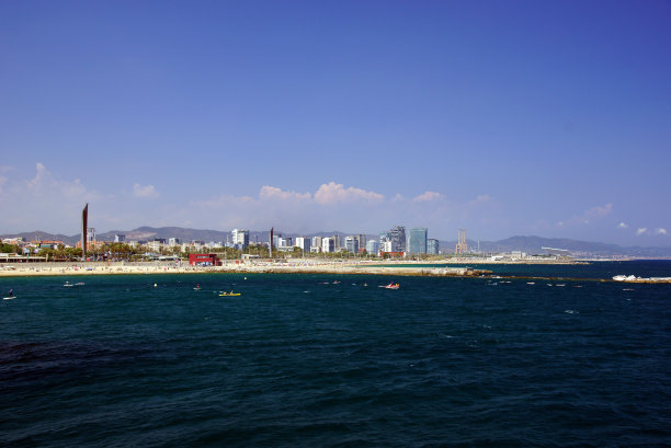 巴塞罗那北海滩图片下载