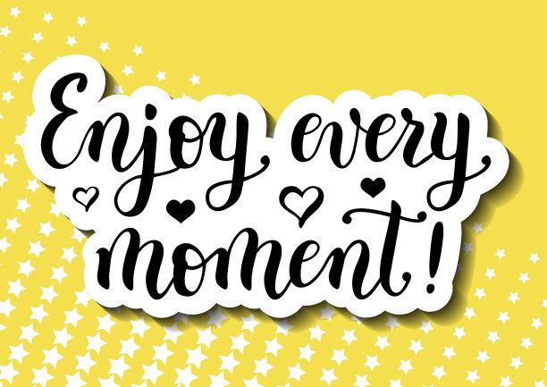 在黄色的背景上用黑色的心装饰享受每一刻图片下载