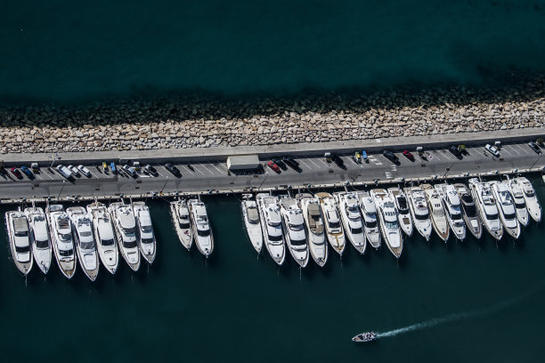 码头上的游艇图片下载