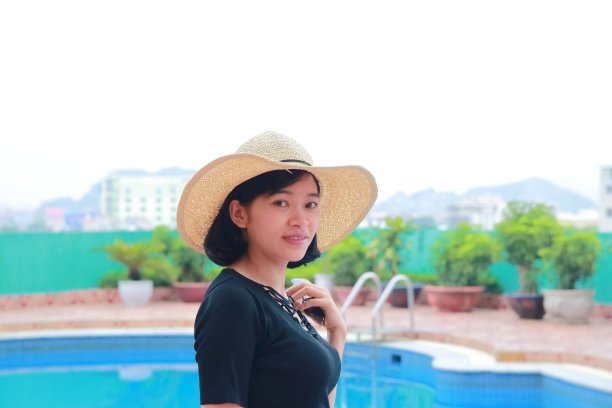 这名女子前往越南清化市图片下载