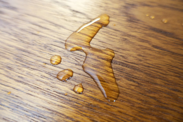 甲板上夏雨图片下载