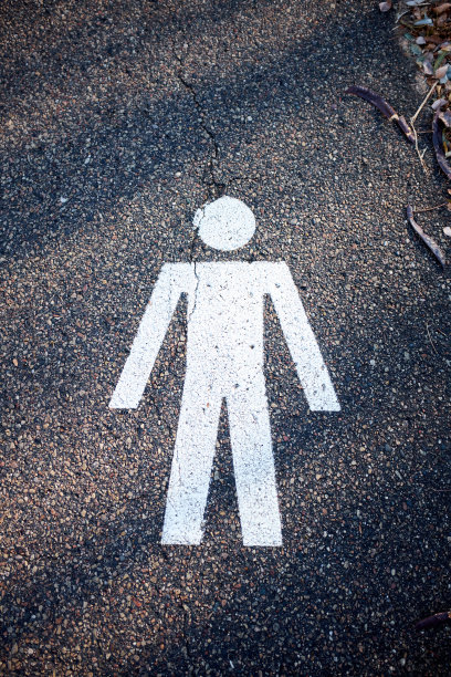 在柏油路上画着一个男人的图标图片下载