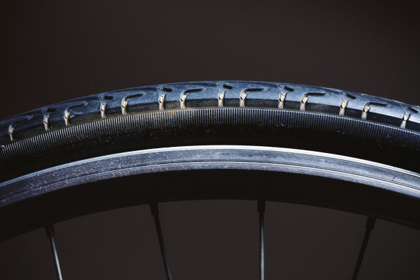 《现代自行车之夜》的细节图片下载