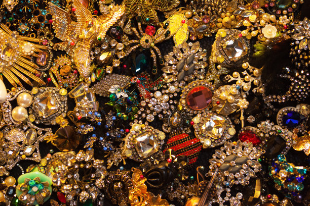 曼谷周末市场的玻璃首饰图片下载