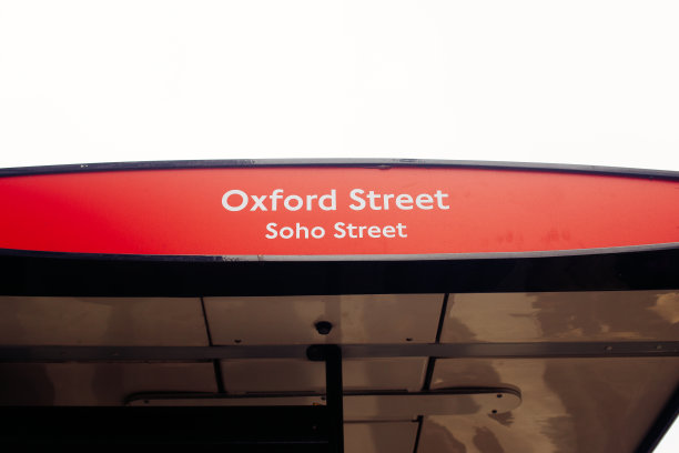 牛津街公共汽车站位于英国伦敦市中心图片下载