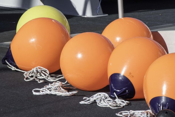 红色浮标线图片下载