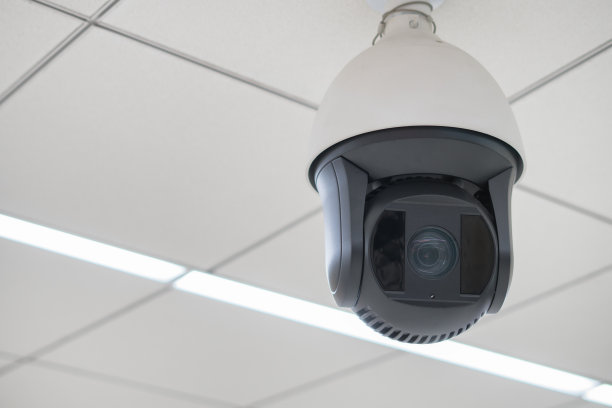 闭路电视，安全闭路电视摄像头或监控系统的背景检查站-身体和包行李扫描机，安全机场检票，复古颜色图片下载