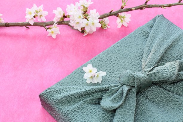 日本的樱花礼物(furoshiki)图片下载
