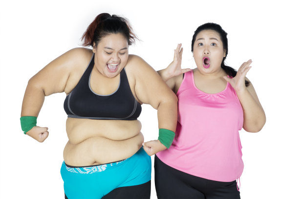 惊讶的女人看着她朋友的肌肉图片下载