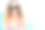 快乐的年轻女子在游泳池里穿着泳衣。图片下载