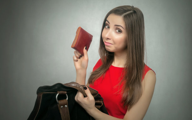 穿红衣服的女人。图片下载