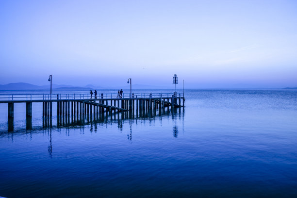 特拉西梅诺湖、意大利图片下载