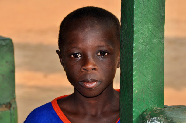 男孩的特写肖像图片下载