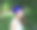 年轻女孩摆姿势的高中毕业照片与帽子和长袍图片下载