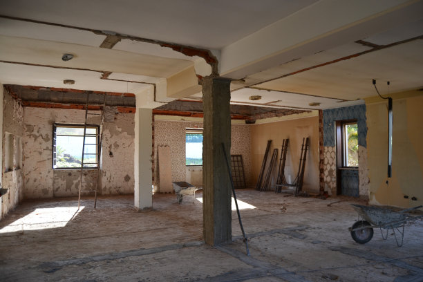 施工现场手推车，工业施工空地，建筑地面工作工具图片下载