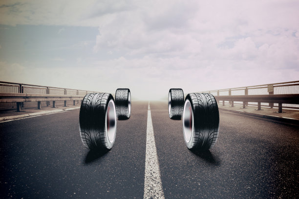 3d汽车轮胎在道路上的运动图片下载