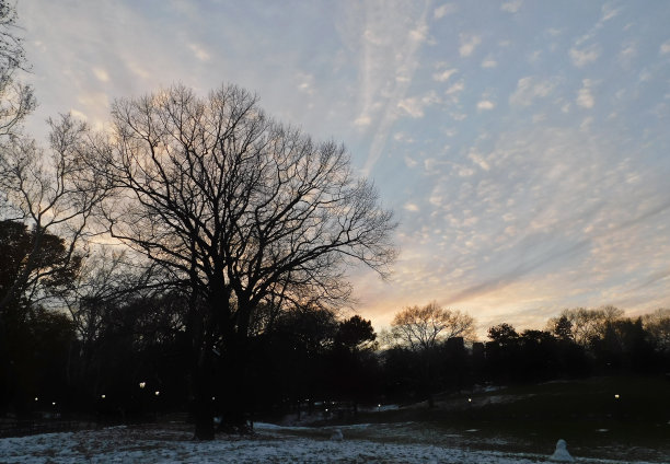 地球逆时针运行，而太阳是顺时针图片下载
