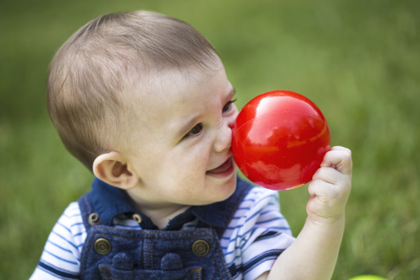 顽皮的孩子图片下载