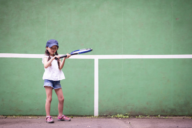 女孩打网球图片下载