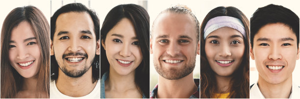 笑脸组，快乐创意组，多民族的人表达积极的情绪和微笑图片下载