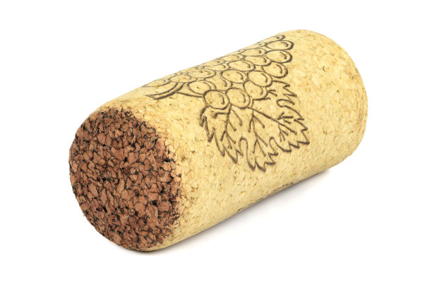 白色背景上的葡萄酒软木塞图片下载