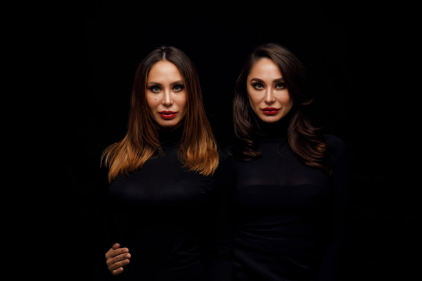 漂亮的女孩双胞胎图片下载