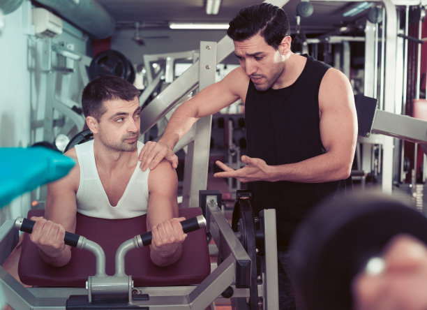 和健身教练在一起的人图片下载