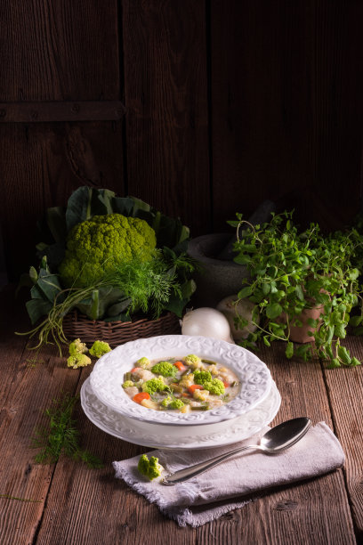 绿色菜花蔬菜汤图片下载