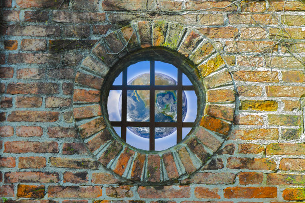 透过破墙看世界 - 自由理念图片下载