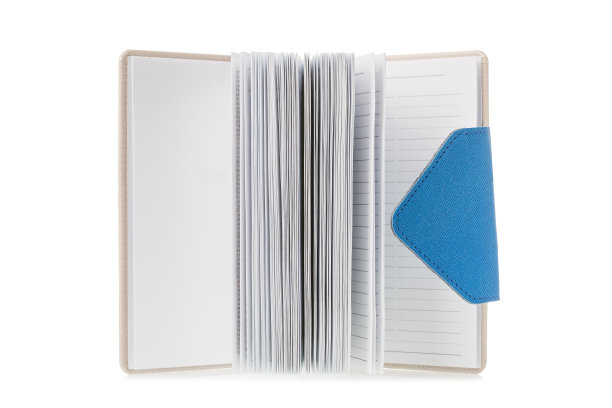 打开笔记本孤立的白色背景。图片下载