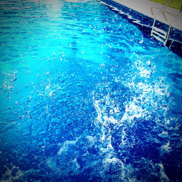 池飞溅图片下载