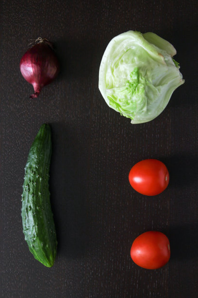 餐桌上蔬菜的静物图片下载