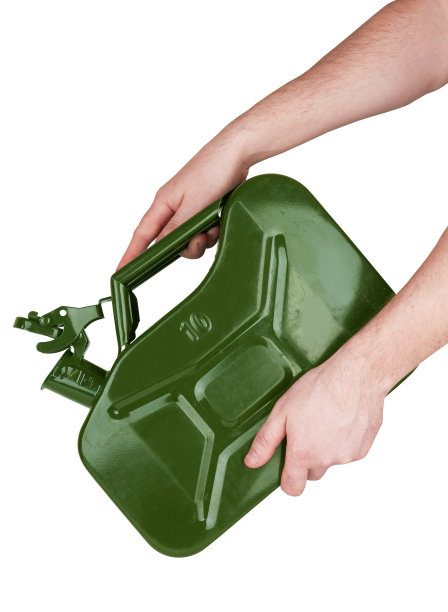 绿色的汽油罐图片下载