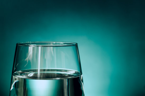 一杯干净的淡水图片下载