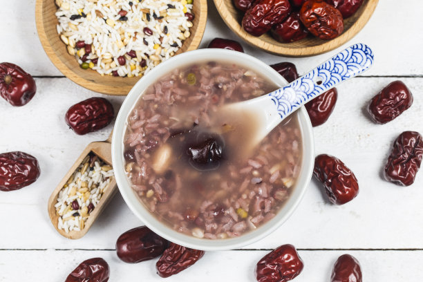 中国传统节日粥上的八宝粥，素材图片