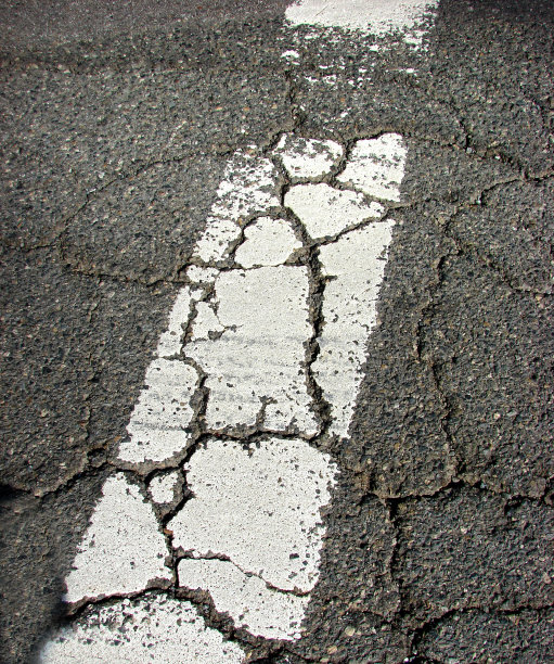 裂缝的路面图片下载