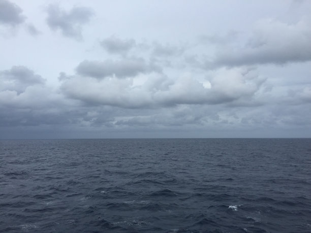 海景和美丽的云图片下载