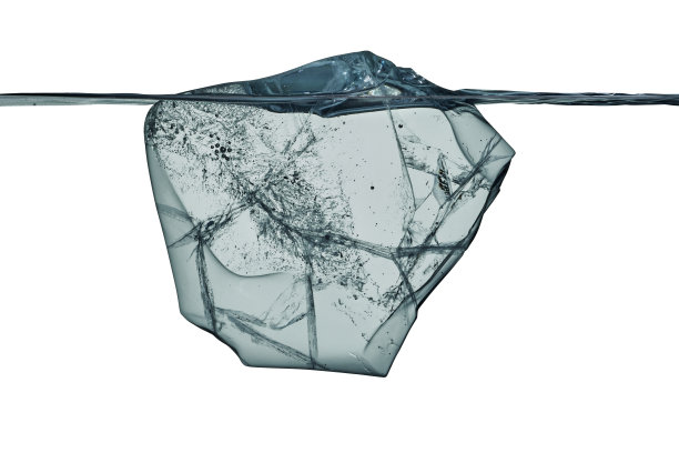 带有剪切路径的水下景观冰块。图片下载
